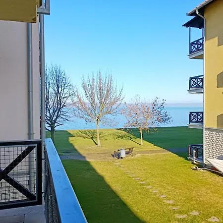 982 - Balatonoszoedi Hullam Uedueloparkban Emeleti Vizparti Kiado *