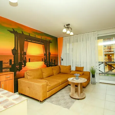 982 - Balatonoszoedi Hullam Uedueloparkban Emeleti Vizparti Kiado Apartament Balatonoszod